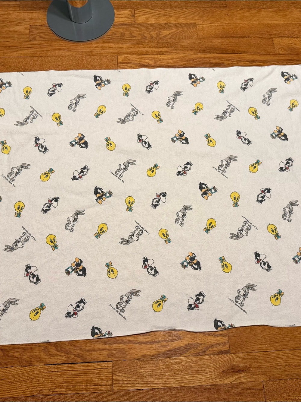 Vintage 90s Looney Tunes Baby Blanket, Bedding Cute Bugs Bunny 1994 (28x35)